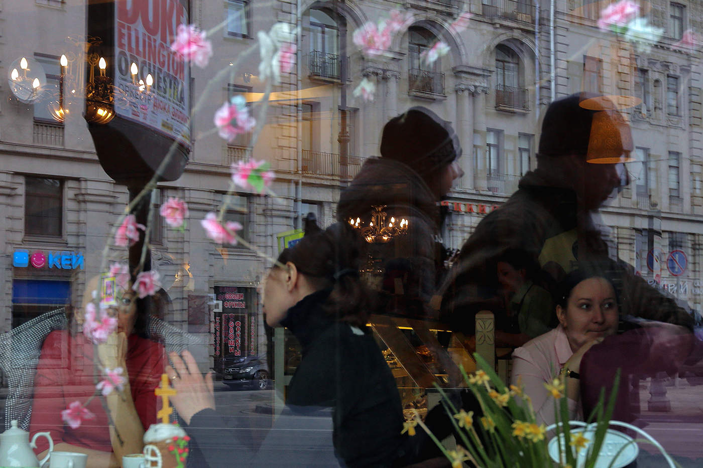 Призрачно все