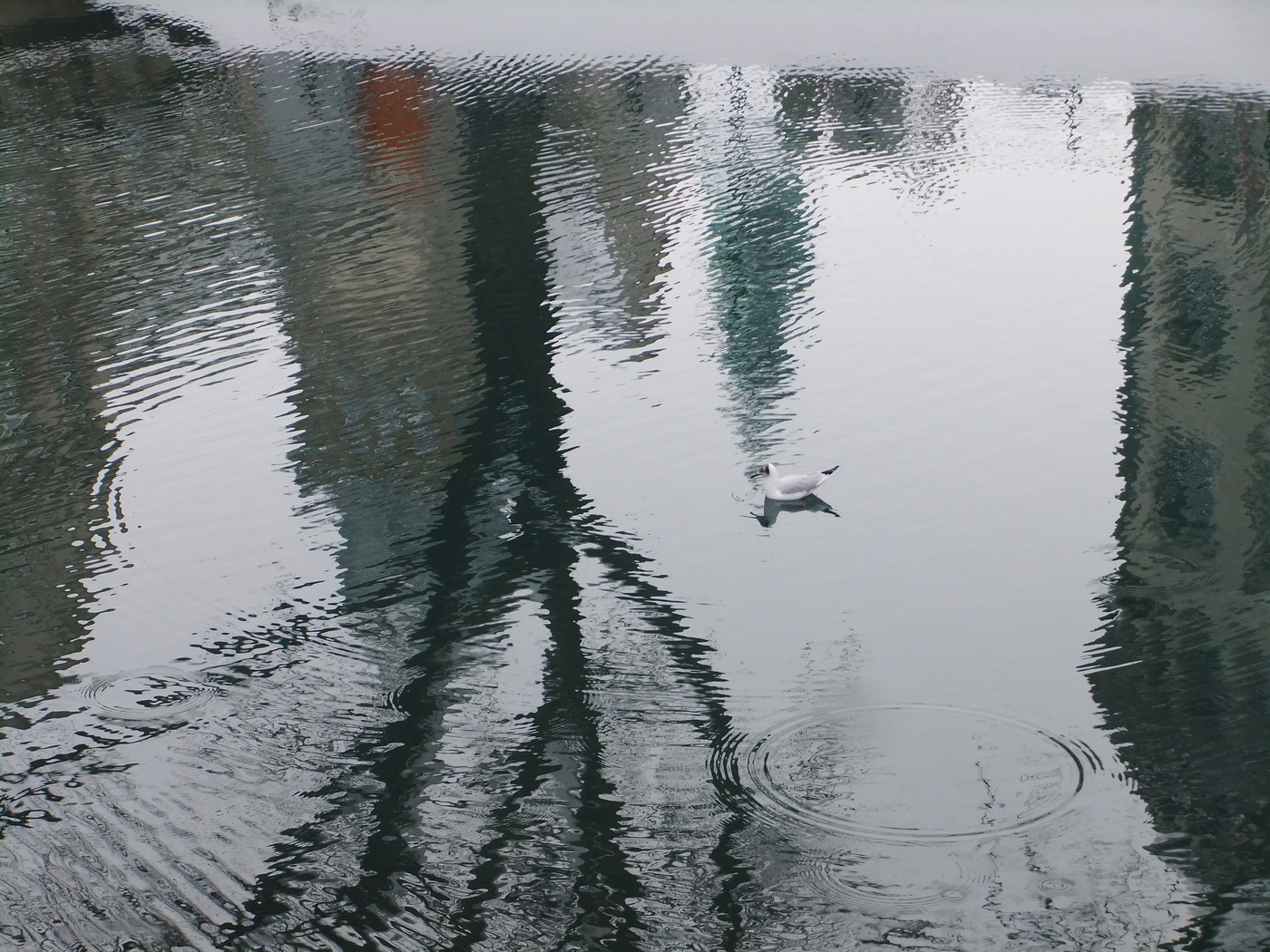 Призрачно все