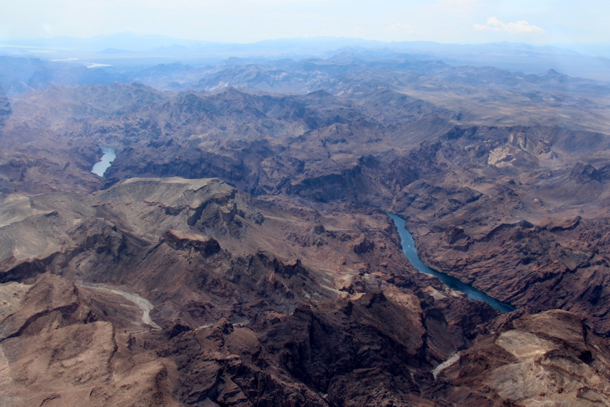 Призрачно все