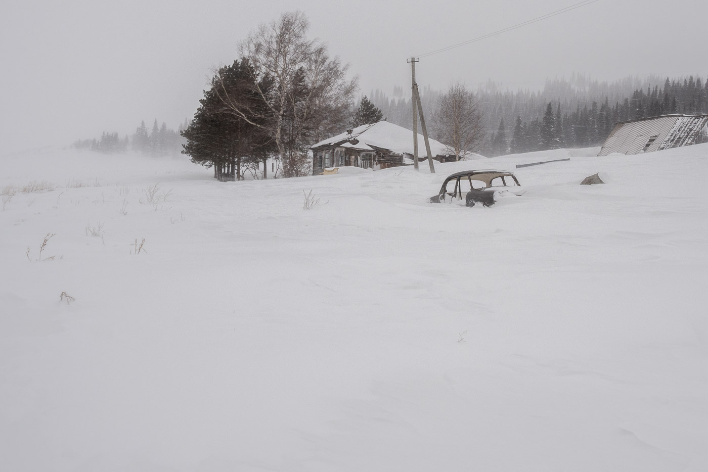Призрачно все