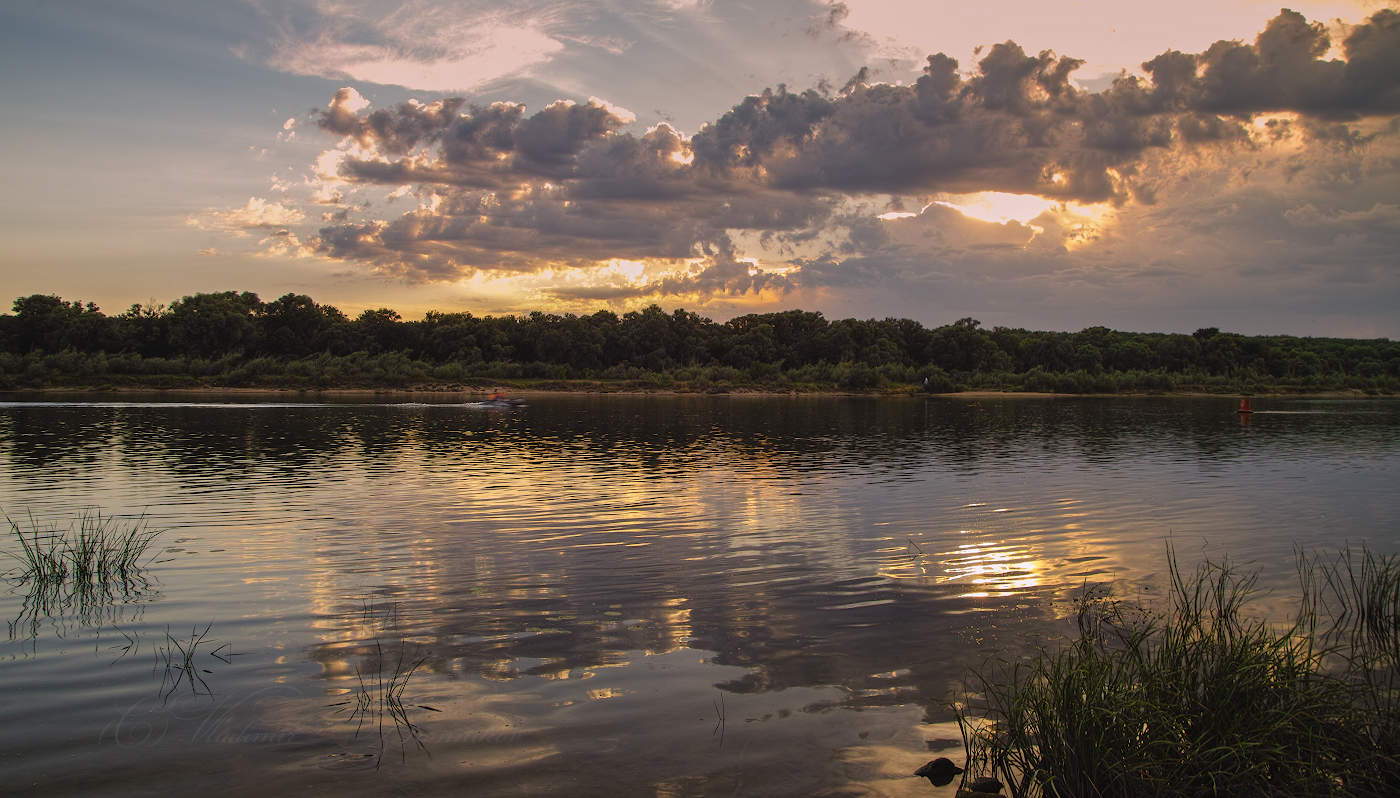 По водной глади