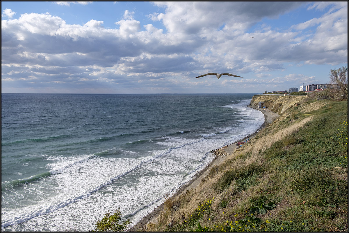 Штормит немного.