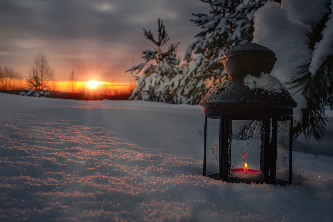 Свеча в снегу