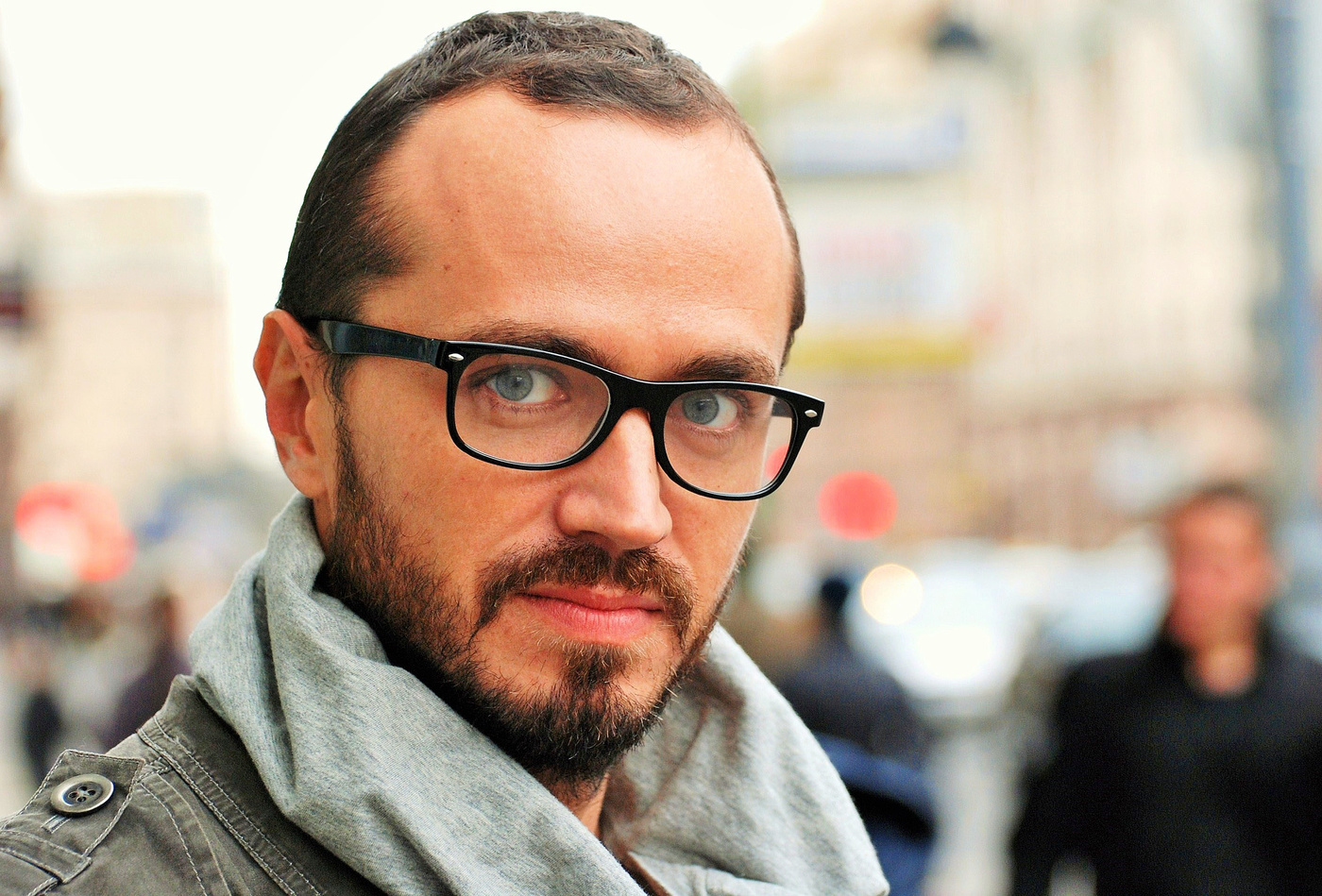 "Здравствуй, мужчина еше незнакомый..."