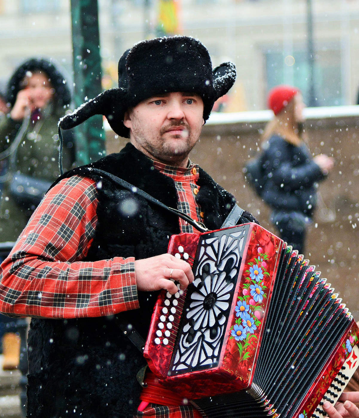 "Развернул гармонь, меха вздохнули ..."