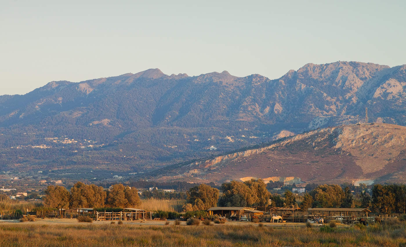 Вечер у подножия горы