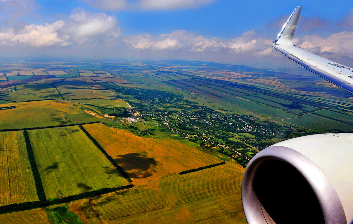 Под крылом самолёта.