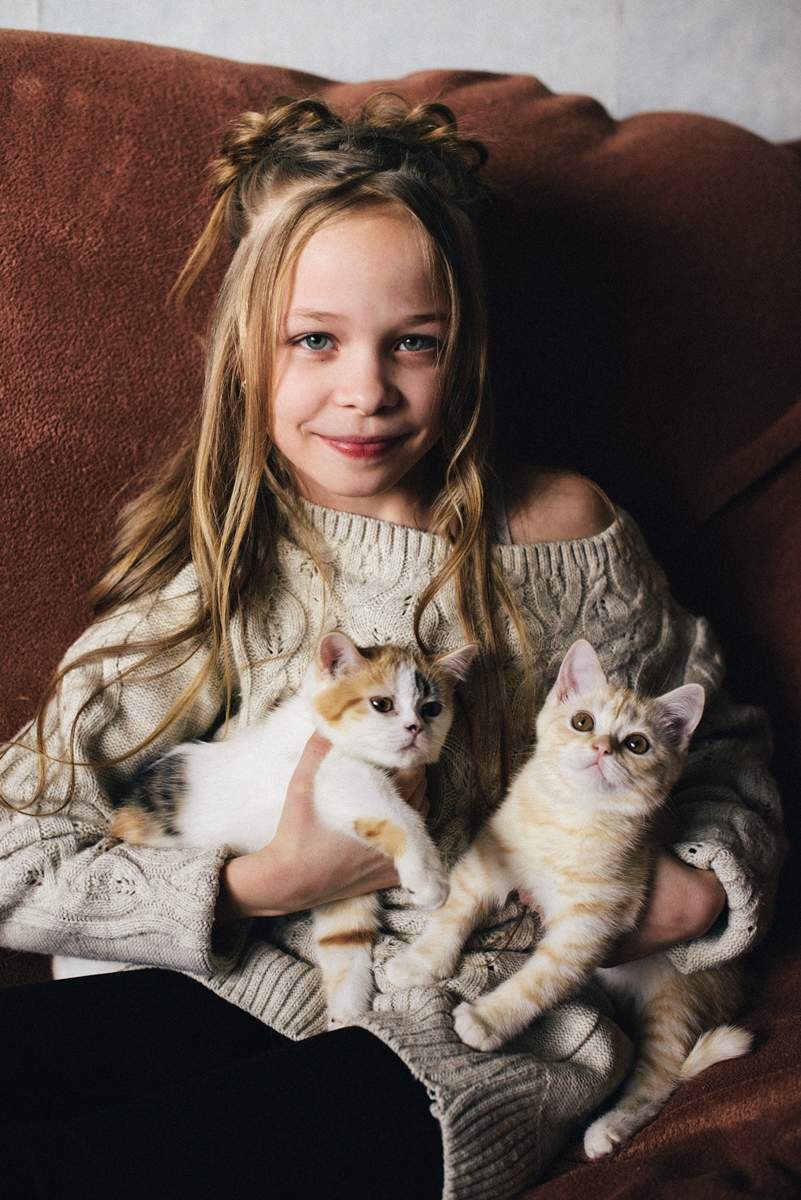 Ангелина с котятами