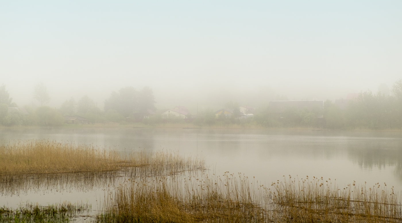 Утонула деревня в тумане
