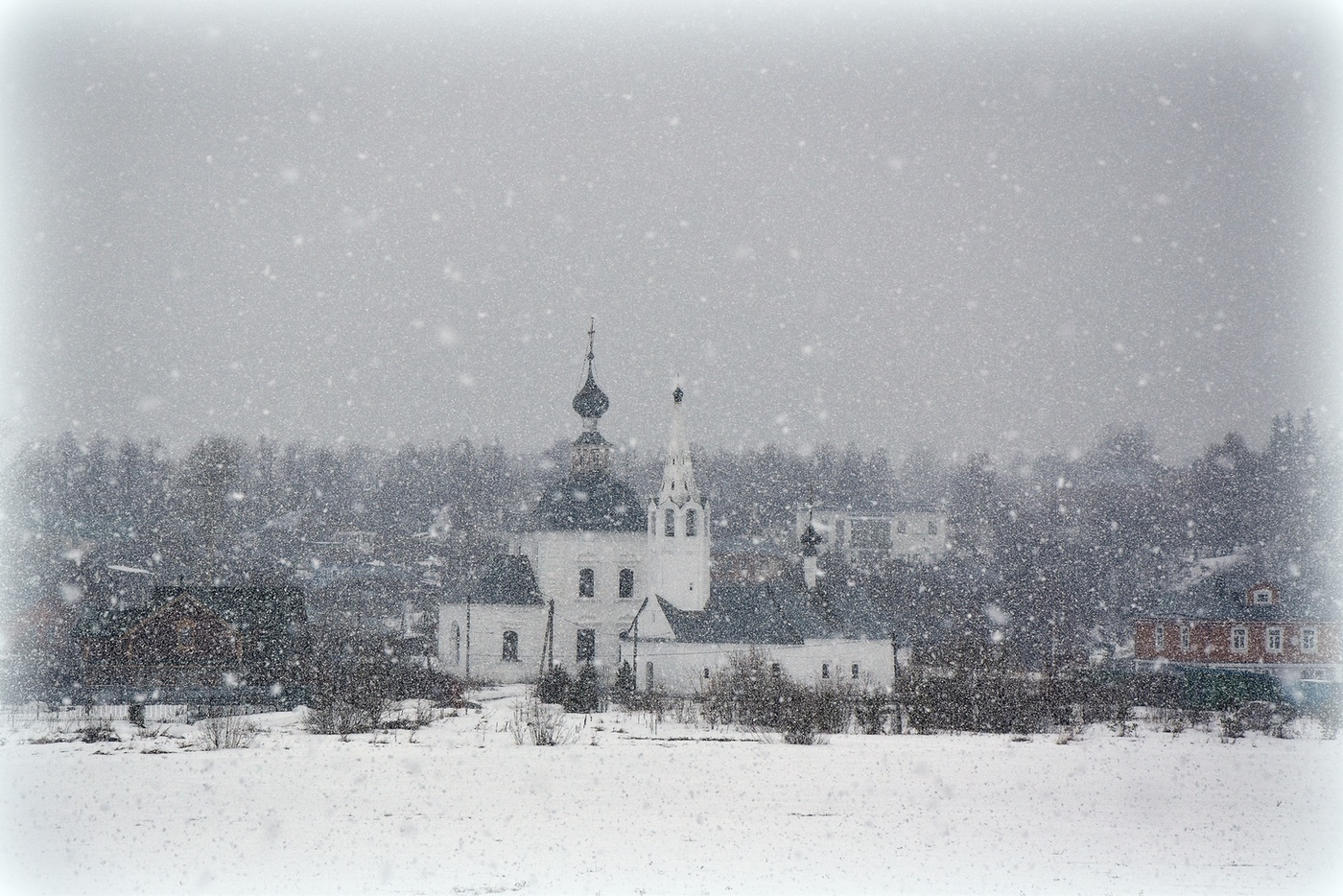 Сходит наземь небосвод