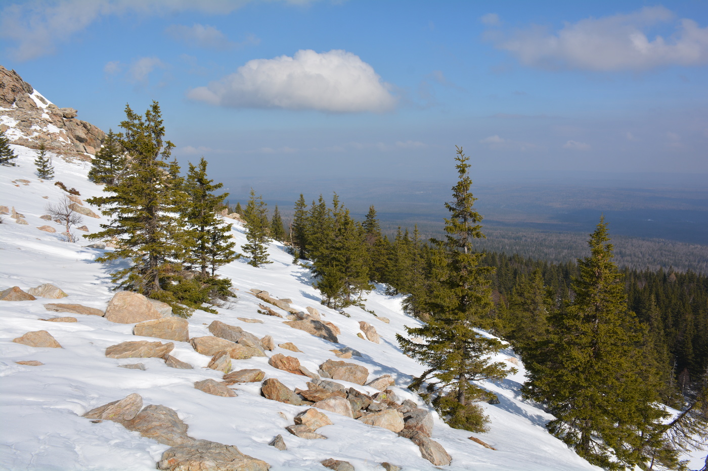 Склон хребта Зюраткуль.