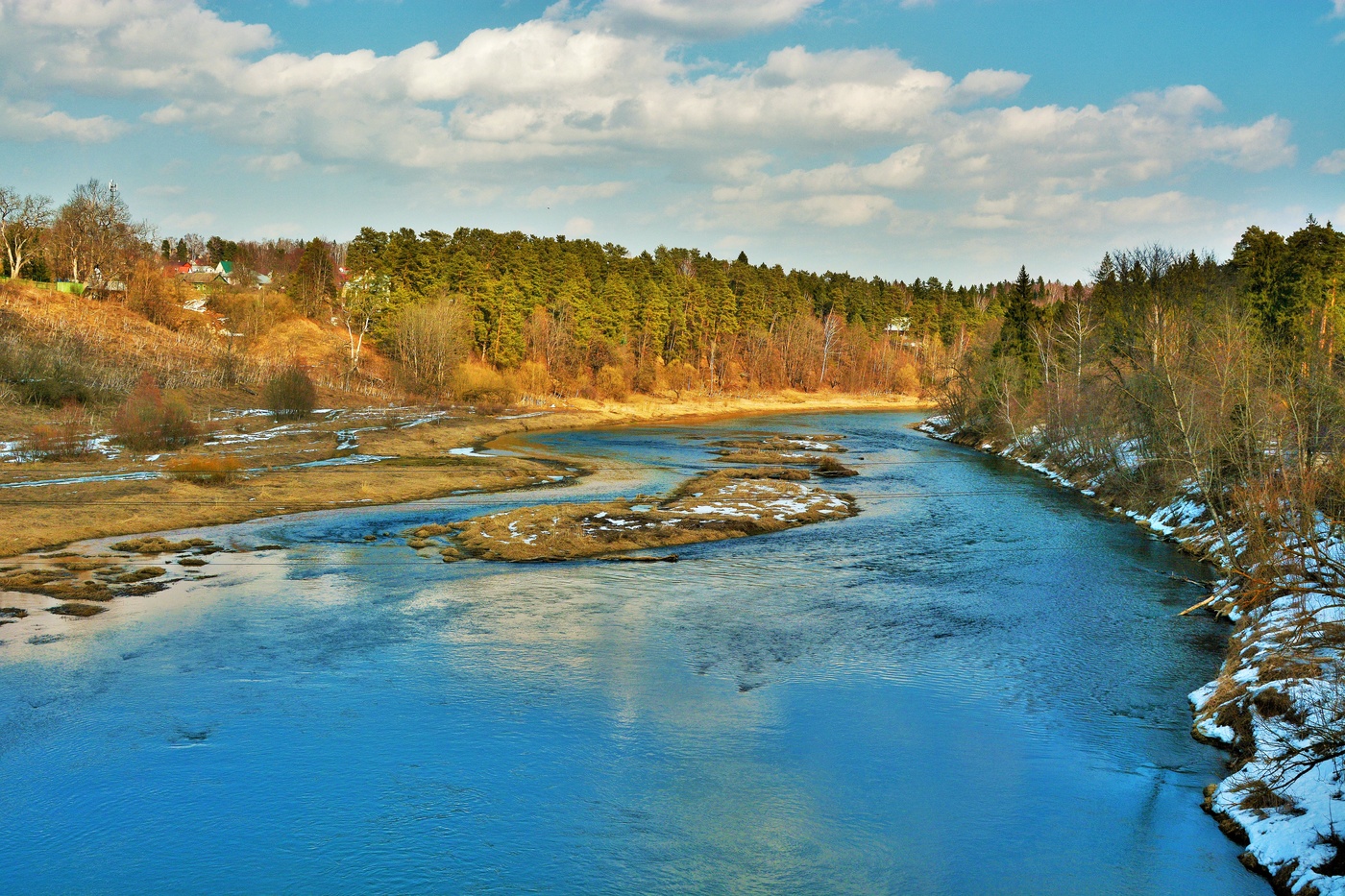 "Апрельской акварелью раскрашены леса ..."