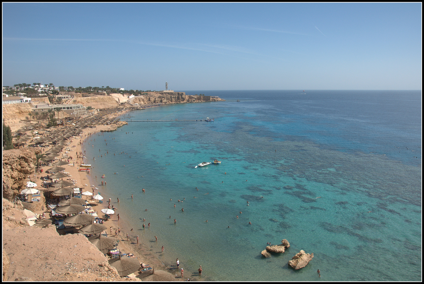 Разноцветное Красное море:))