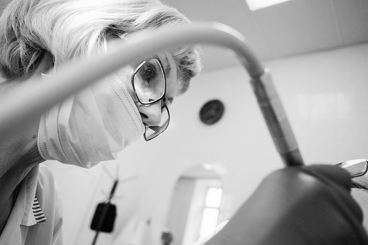 Стоматолог...