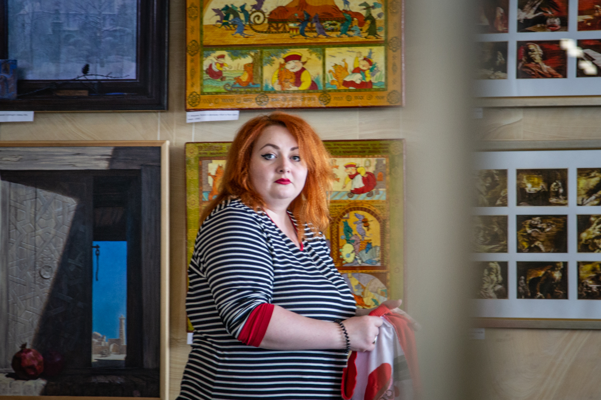 Она шла мимо...