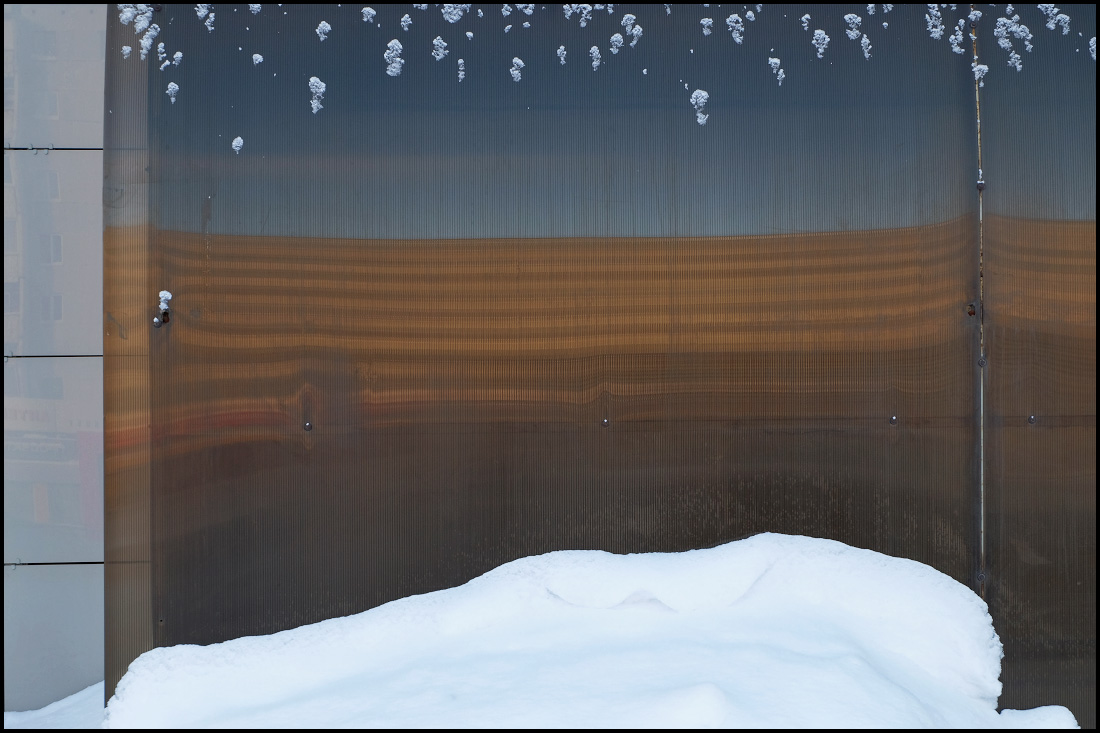 внутрьчерездверьведущуюнаружу