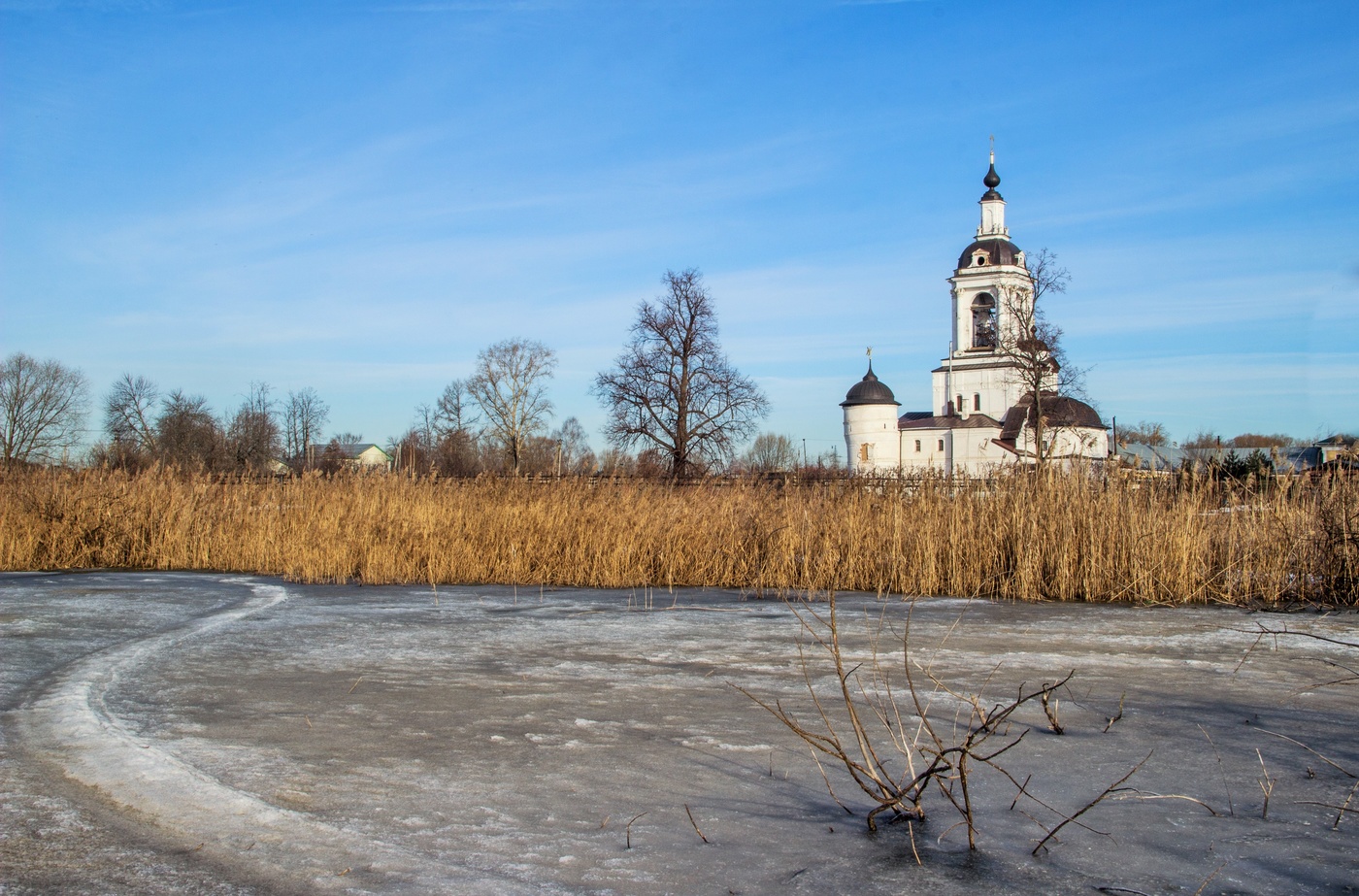 Никольская надвратная церковь Богоявленского Авраамиева монастыря