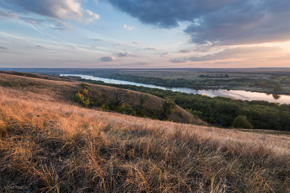 На просторах степной реки