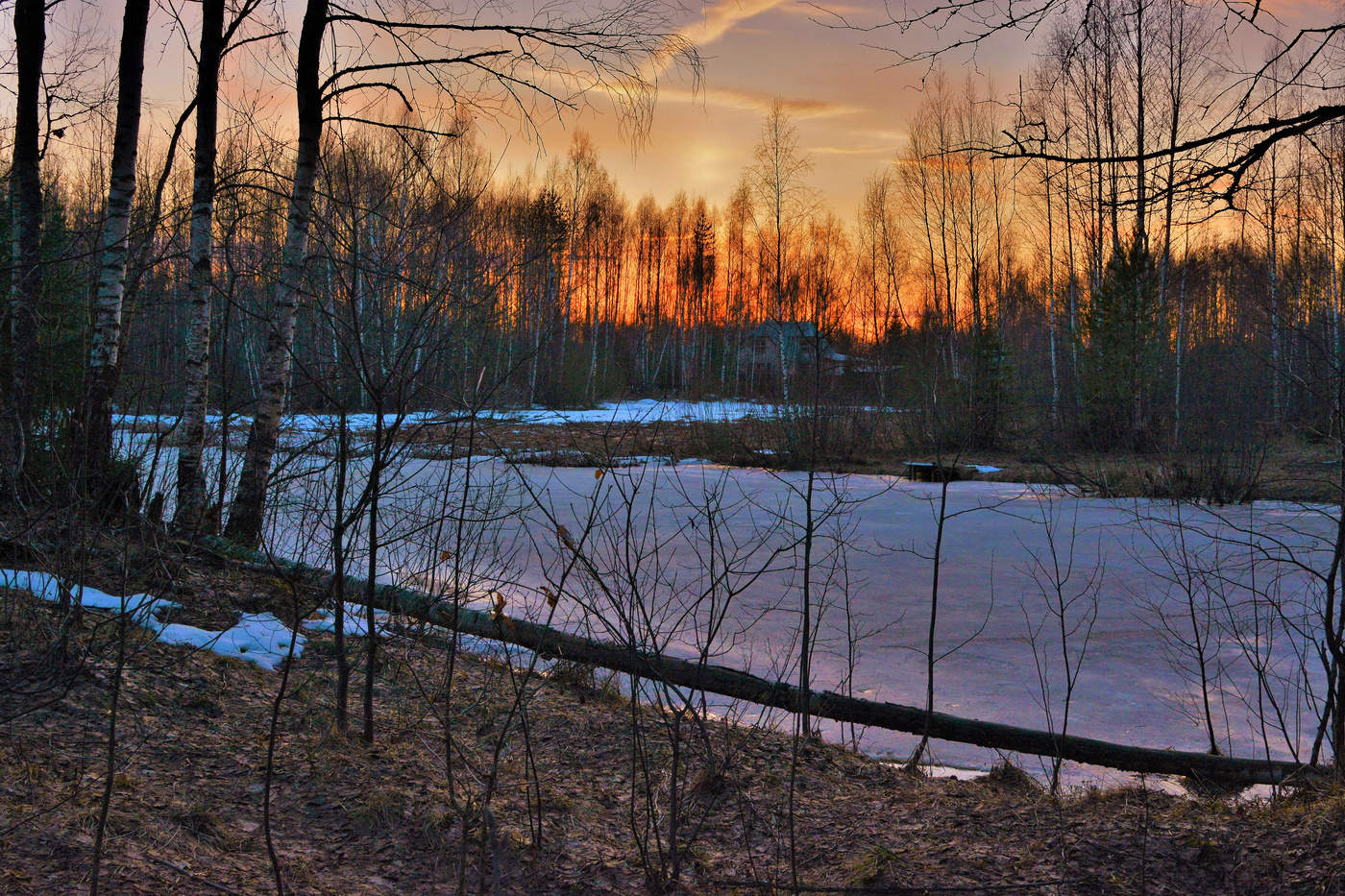 "И падал в ночь прозрачным покрывалом закат..."
