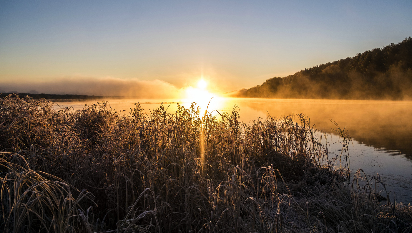 Рассвет на озере Исток.