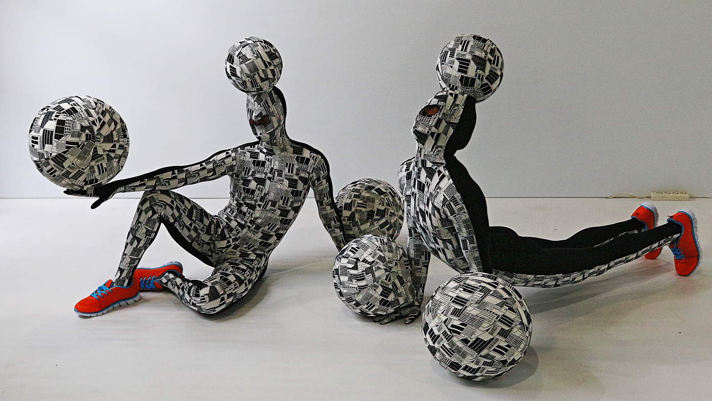 Мимы в красных кроссовках.