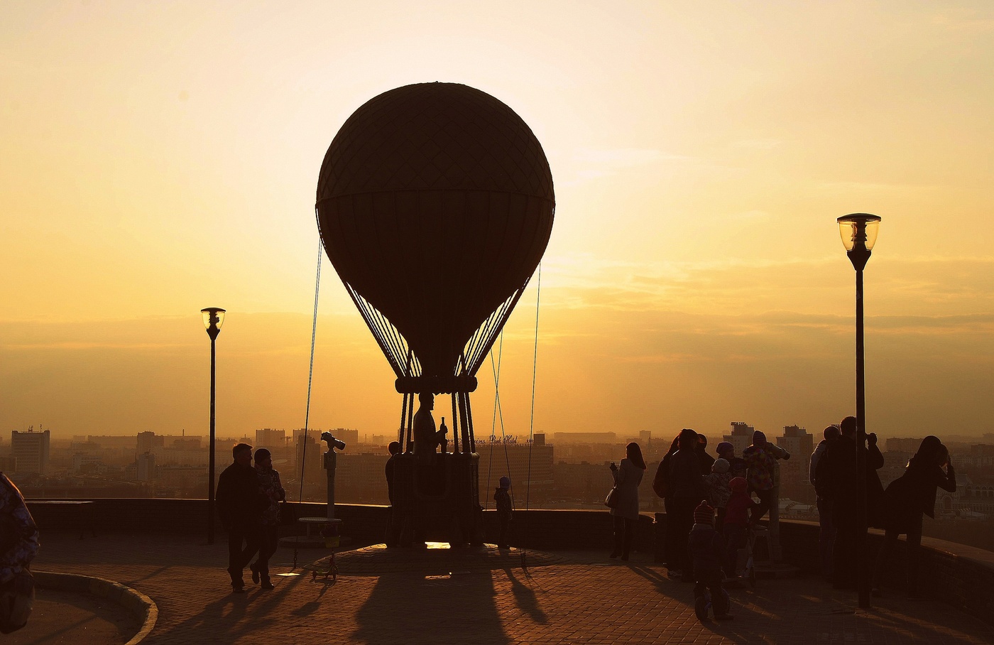 Полет в апрель.
