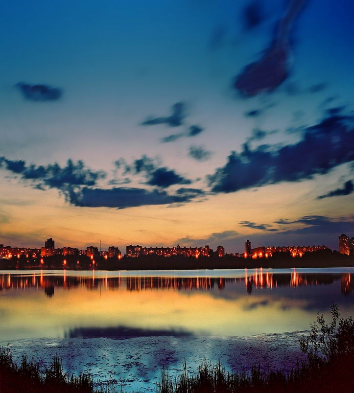 Малиновый город на закате