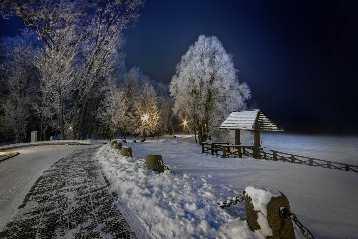 Сквер на берегу реки у Несвижского замка