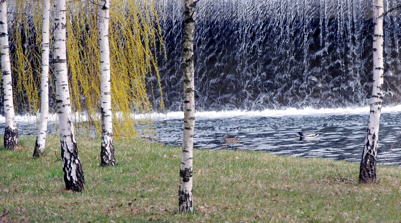 Весенний водопад