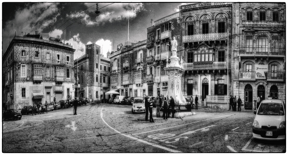 Революция начинается с площади...