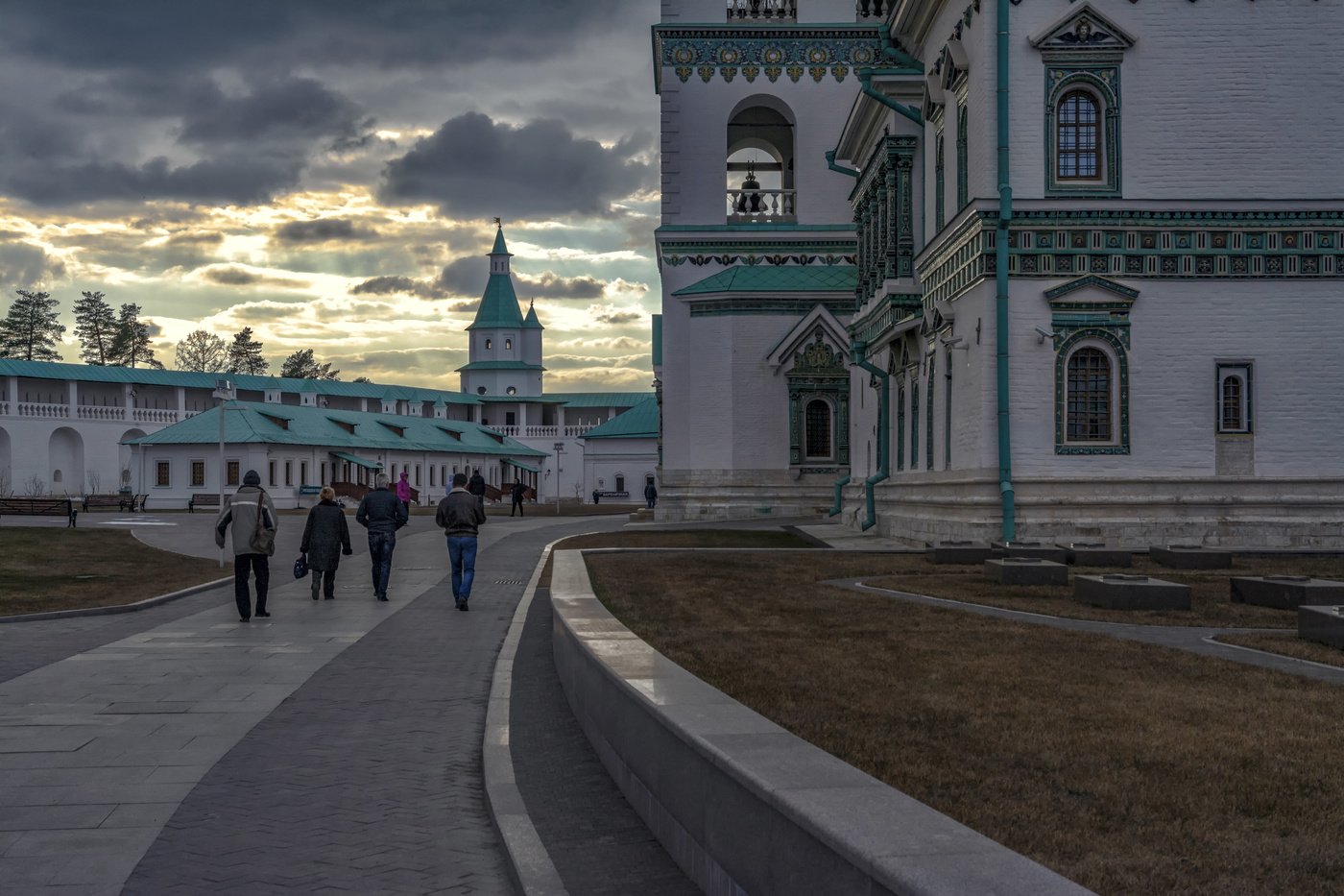 вечерние прогулки по Новоиерусалимскому монастырю