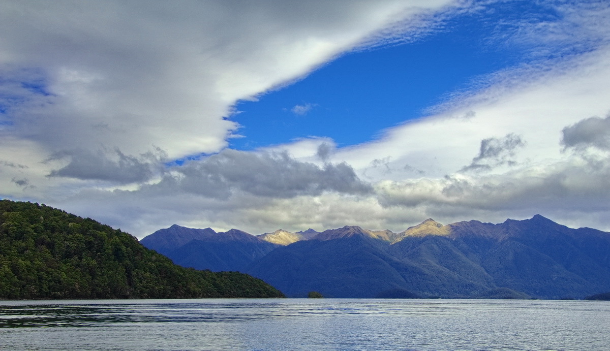 И синие горы вдали...