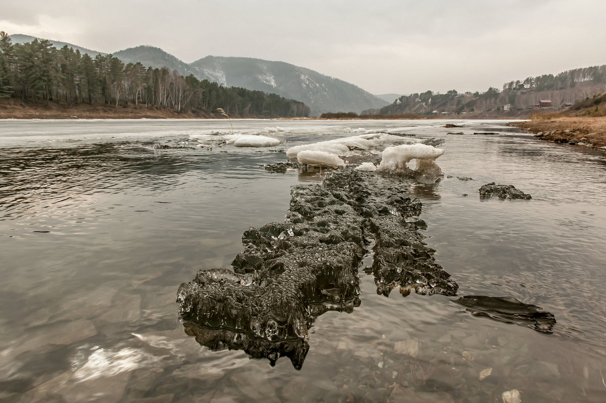 Ледоход на реке...