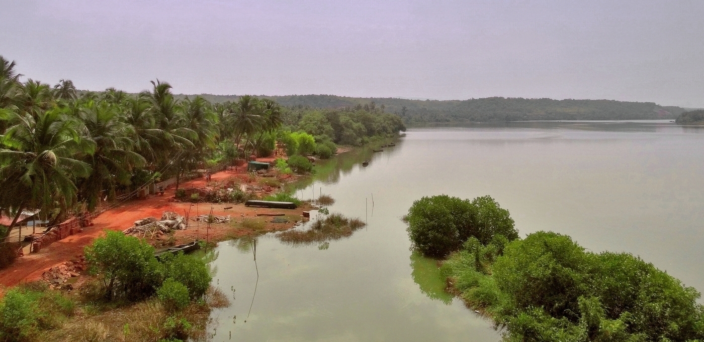 Индийская деревня на берегу реки Кавери