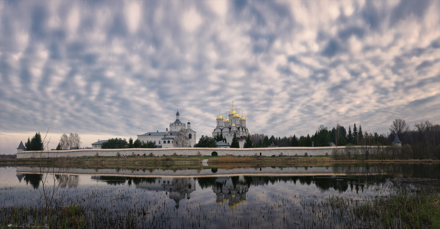 На водной глади Храм стоит...