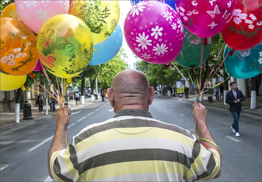 на праздник...