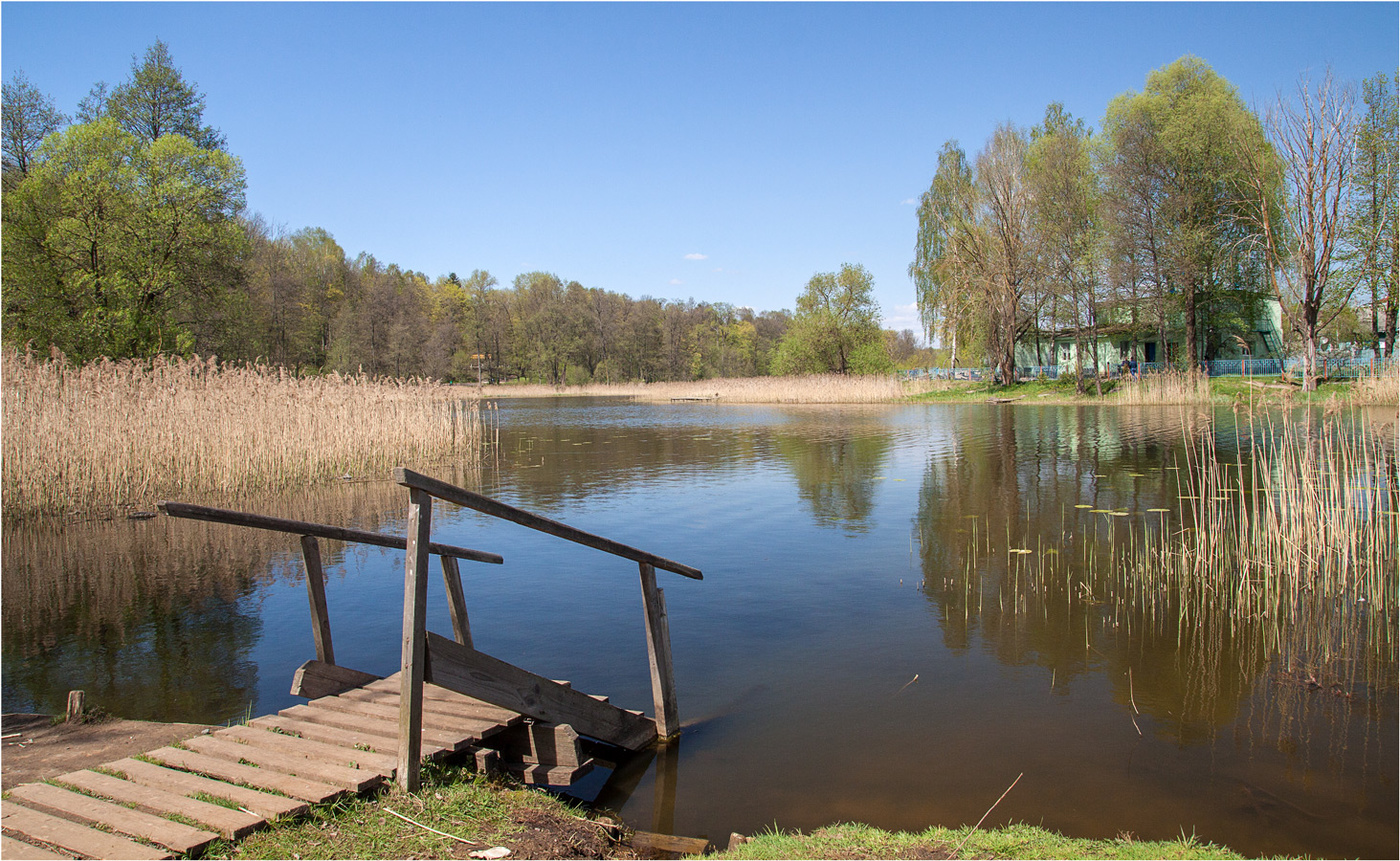 У святого источника