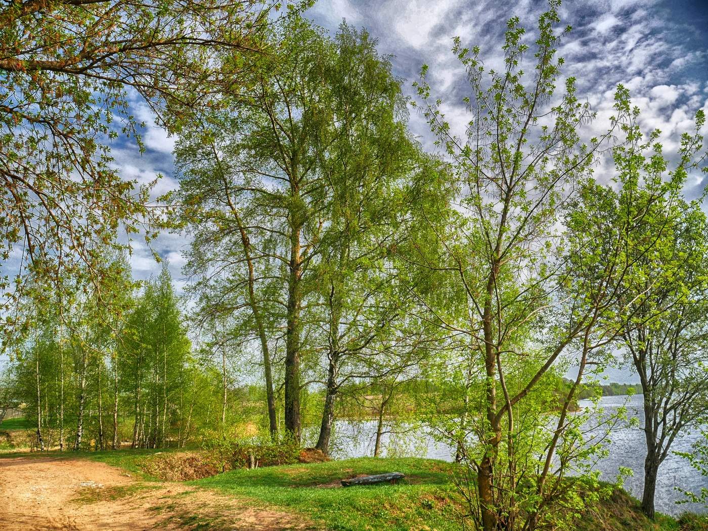 На берегу реки Волги.