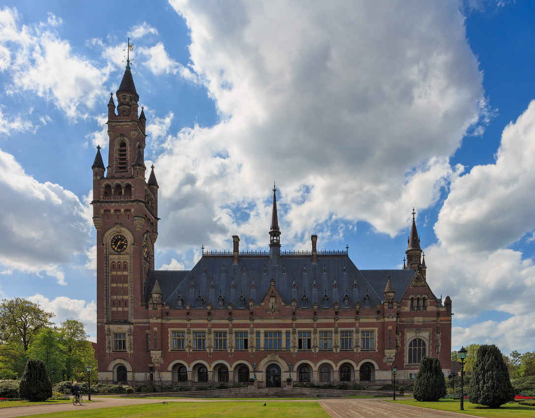 Гаага. Дворец Мира.