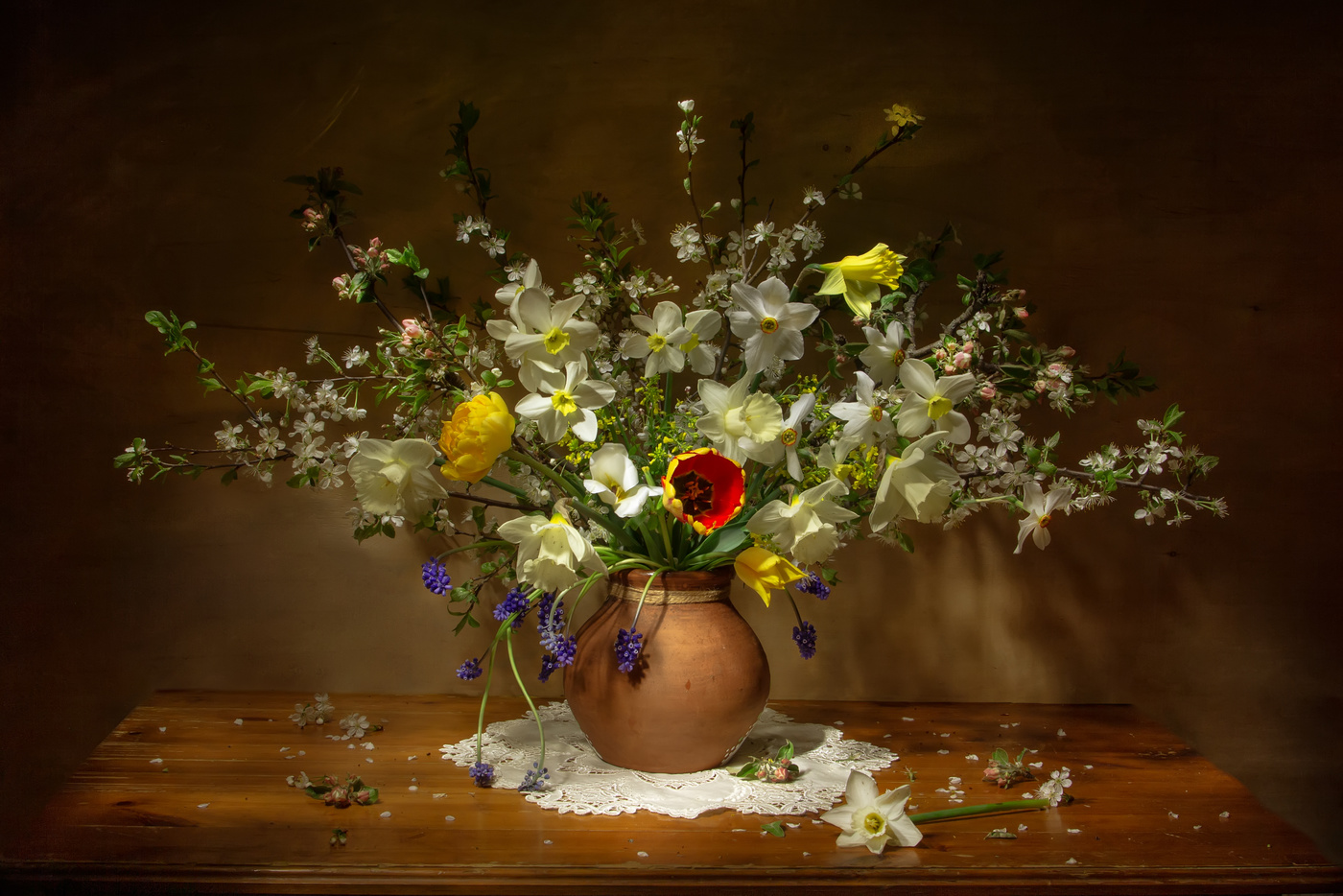 Цветущий май...