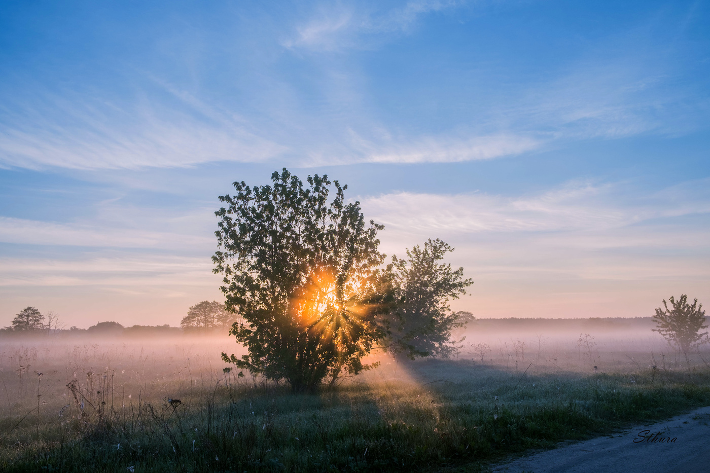 На рассвете.