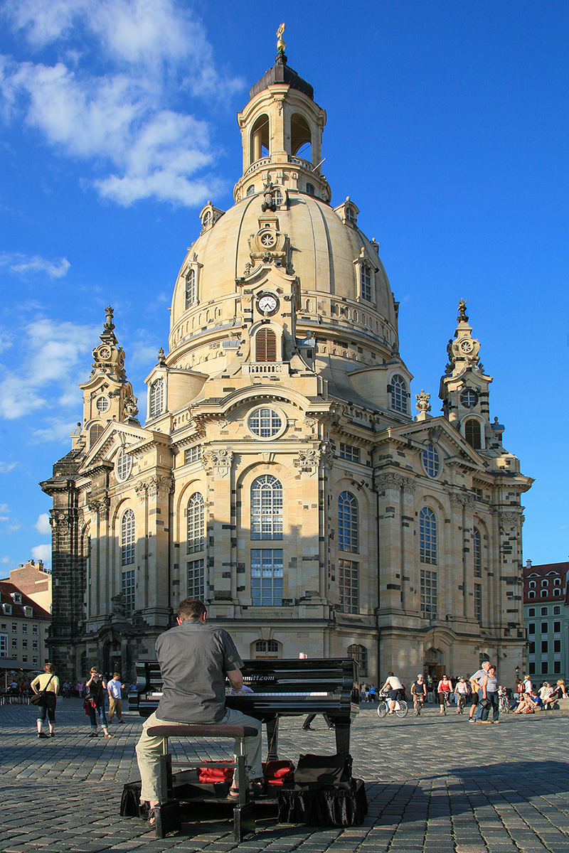 "Бродячий" музыкант или рояль "в кустах"?