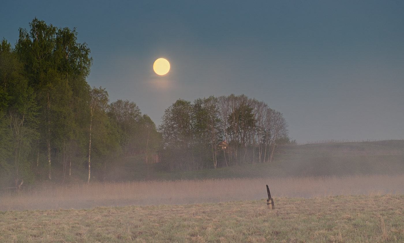 Рассветное полнолуние
