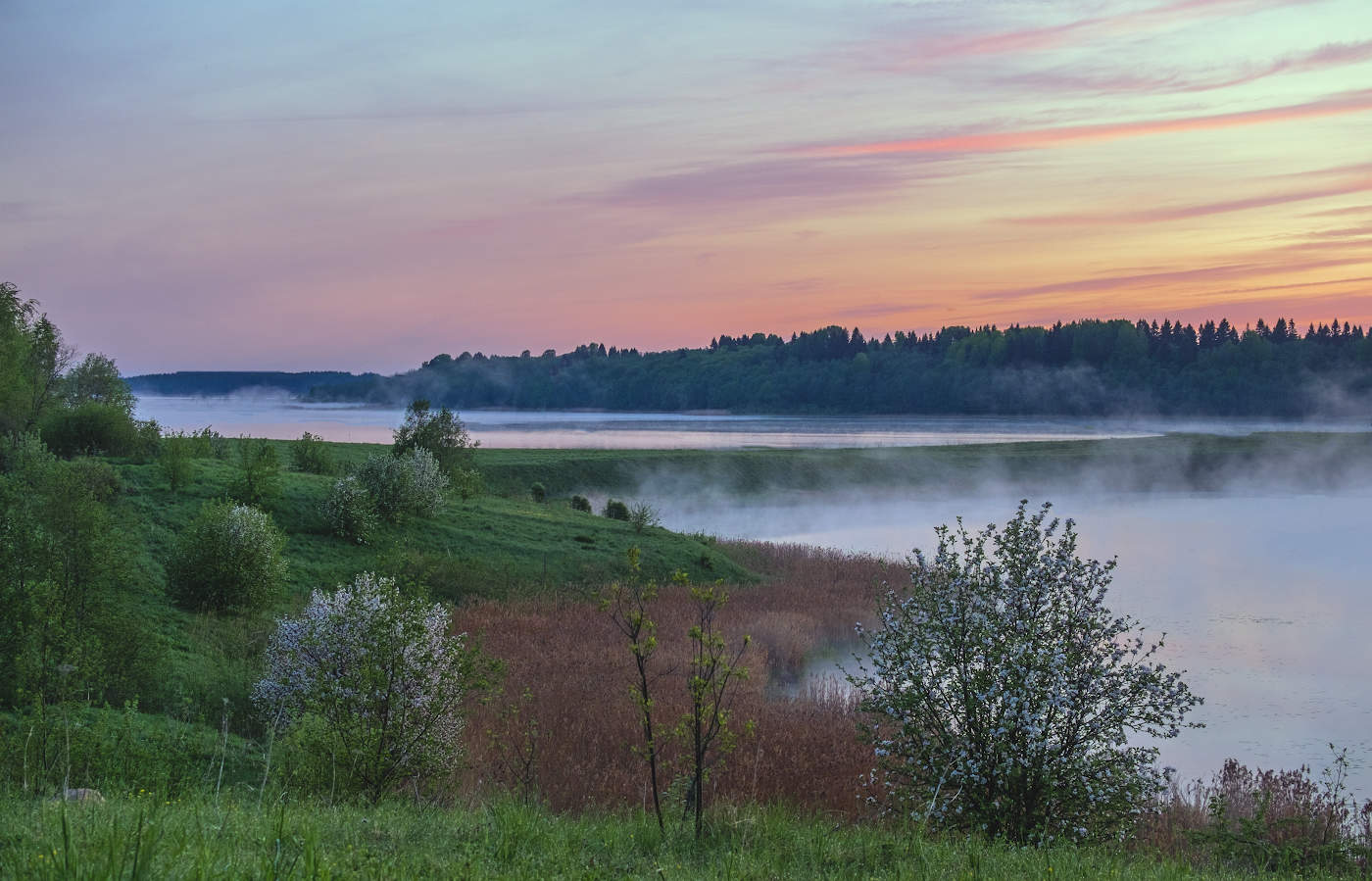 Румяной зарёю покрылся восток