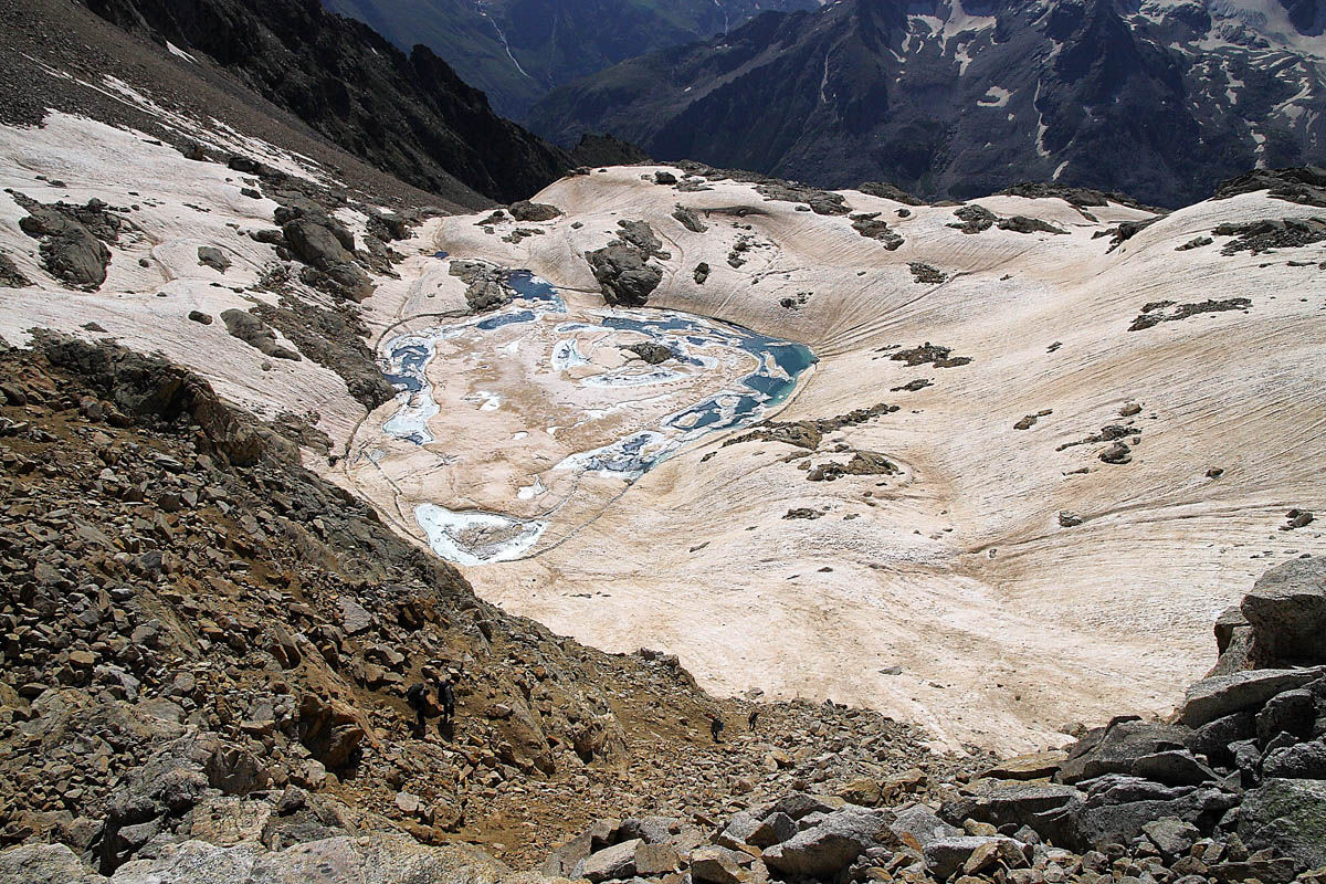 Озеро под перевалом Джалпакол