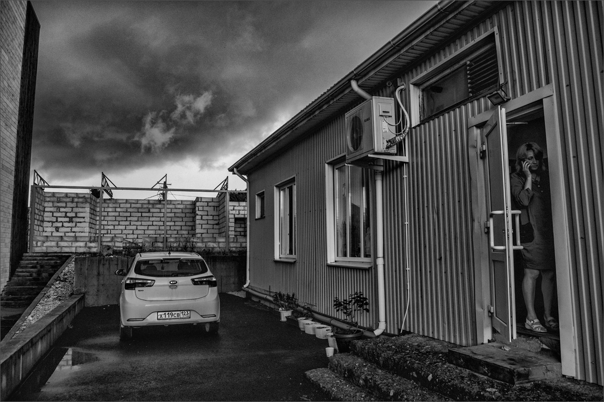 - Возьми зонт!...