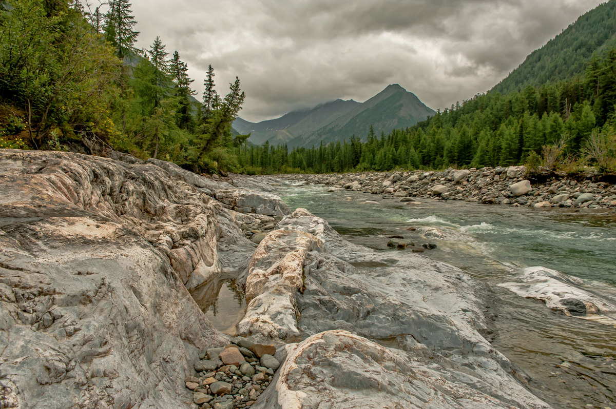 Мраморный берег реки Шумак...