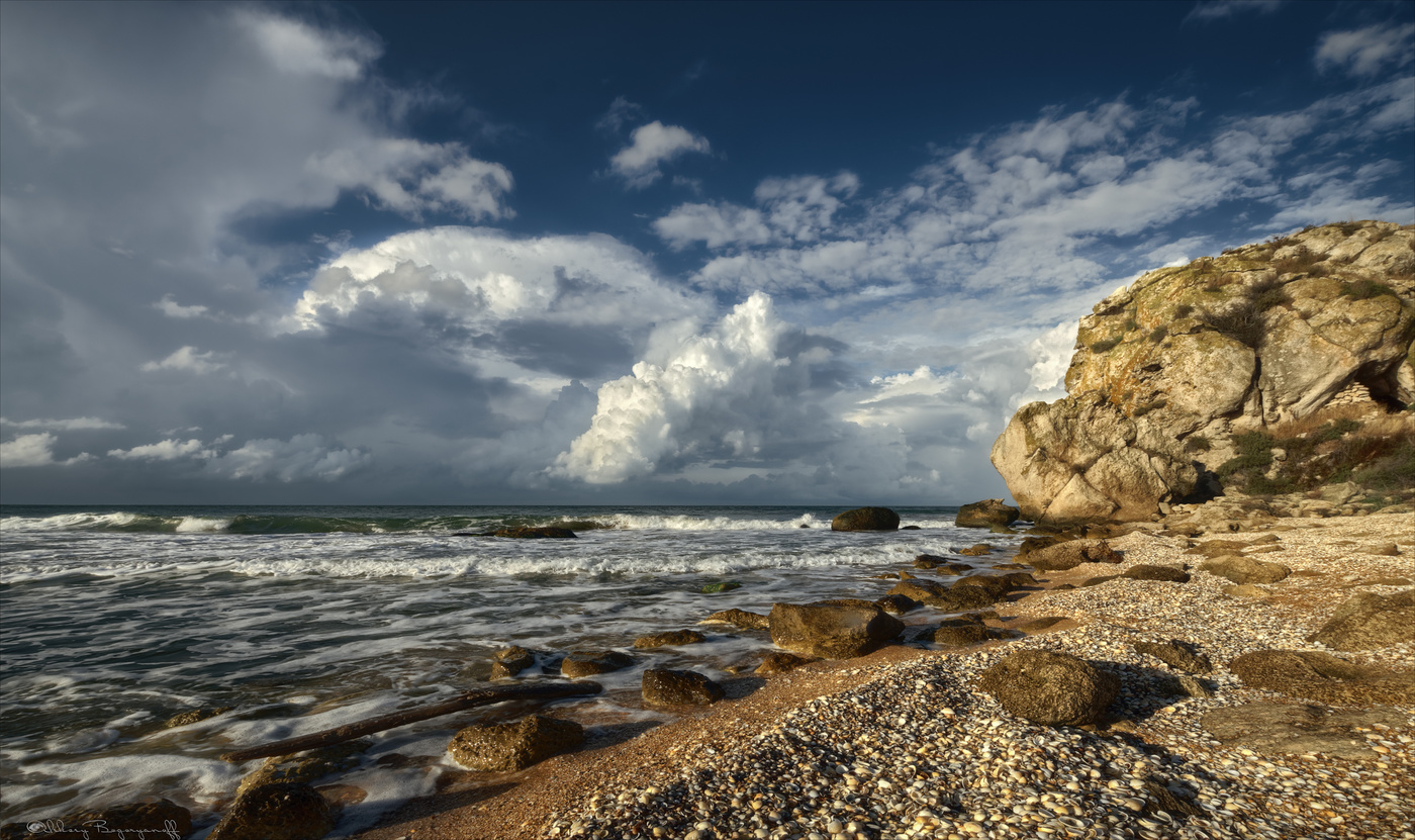 А где то в памяти шумит море...