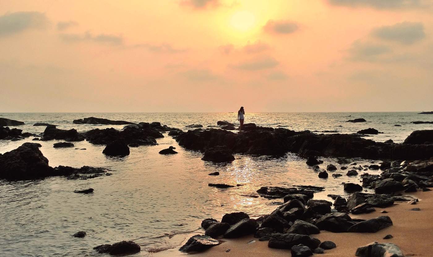 Девушка и море