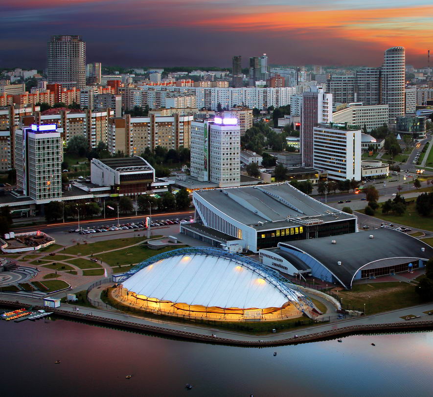 Проспект Победителей на закате